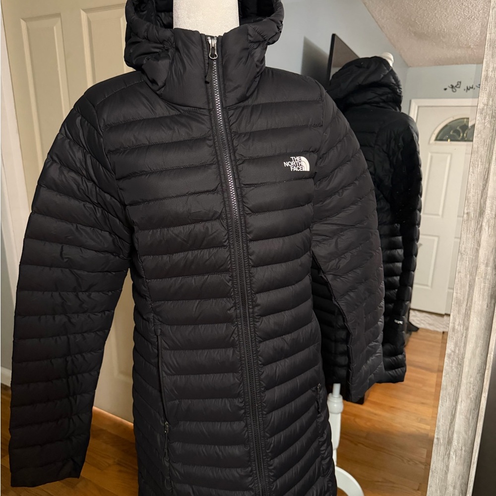 The North Face Women's Black Hooded Puffer Jacket